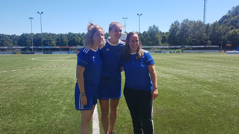 De organisatoren van de Vivianne Miedema Voetbaldag Foto Jasmijn Wijnbergen RTV Drenthe
