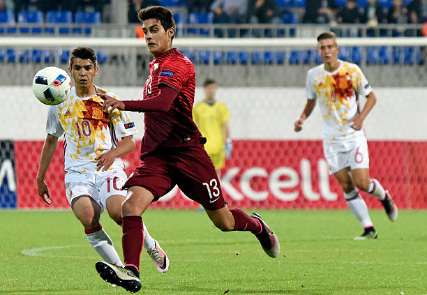 Portugal's defender Diogo Leite (2L) vies for a ball with Spain midfielder Brahim Diaz (L) during the 2016 UEFA European Under-17 Championship fina...