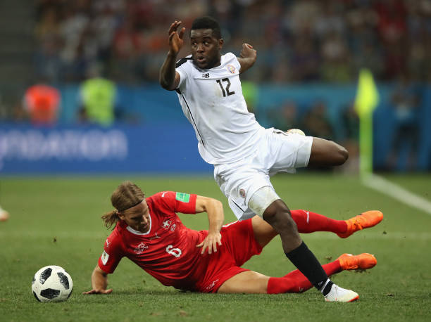 NIZHNIY NOVGOROD, RUSSIA - JUNE 27: Joel Campbell of Costa Rica in action with Michael Lang of Switzerland during the 2018 FIFA World Cup Russia gr...