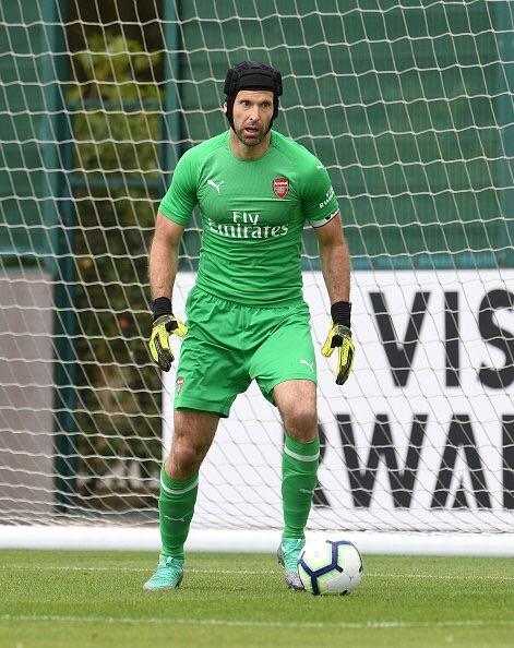 He has to make a decision soon: Arsenal's goalkeepers rated 2 petr cech ripped