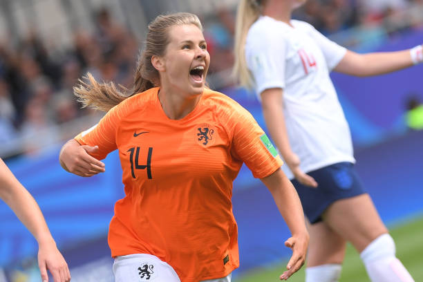 Netherlands' midfielder Victoria Pelova (c) celebrates after scoring a goal during the Women's World Cup U20 quarter final football match between England and Netherlands on August 17, 2018, at the La Rabine Stadium in Vannes, western France. (Photo by LOIC VENANCE / AFP)