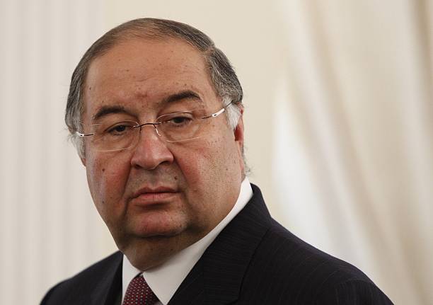 Uzbek-born Russian businessman Alisher Usmanov attends a meeting between Russian President Vladimir Putin and Crown Prince of Abu Dhabi Sheikh Abdullah bin Zayed al-Nahayan during their meeting at the Novo-Ogaryovo state residence outside Moscow September 12, 2013. AFP PHOTO / POOL / MAXIM SHEMETOV