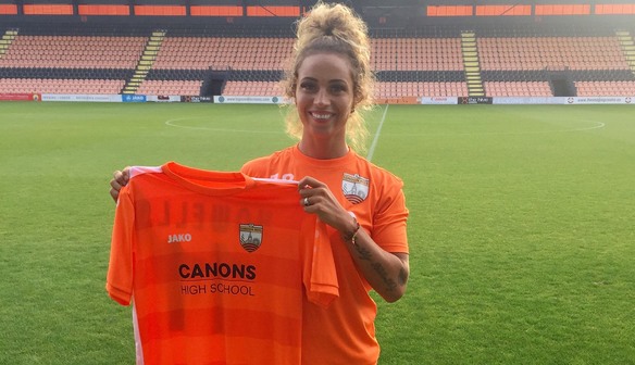 Arsenal’s women beat Montpelier 2-1 2 brooke nunn london bees