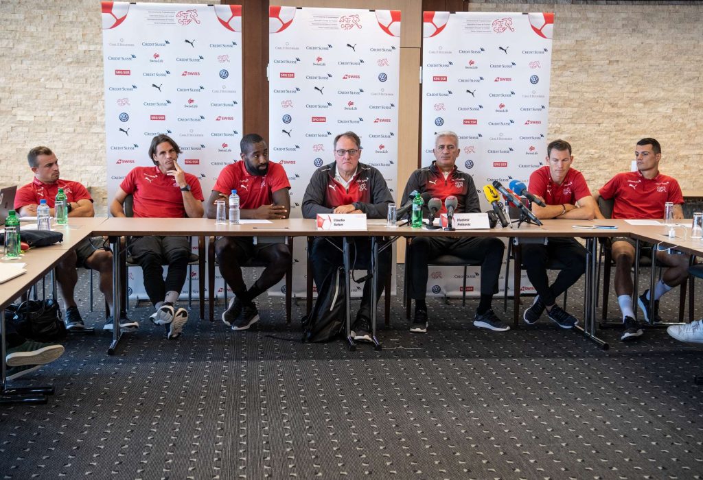 Xherdan Shaqiri, Yann Sommer, Johan Djourou, Nati delegate Claudio Sulser, trainer Vladimir Petkovic, Stephan Lichtsteiner and Granit Xhaka at the press conference in Feusisberg. TOTO MARTI 