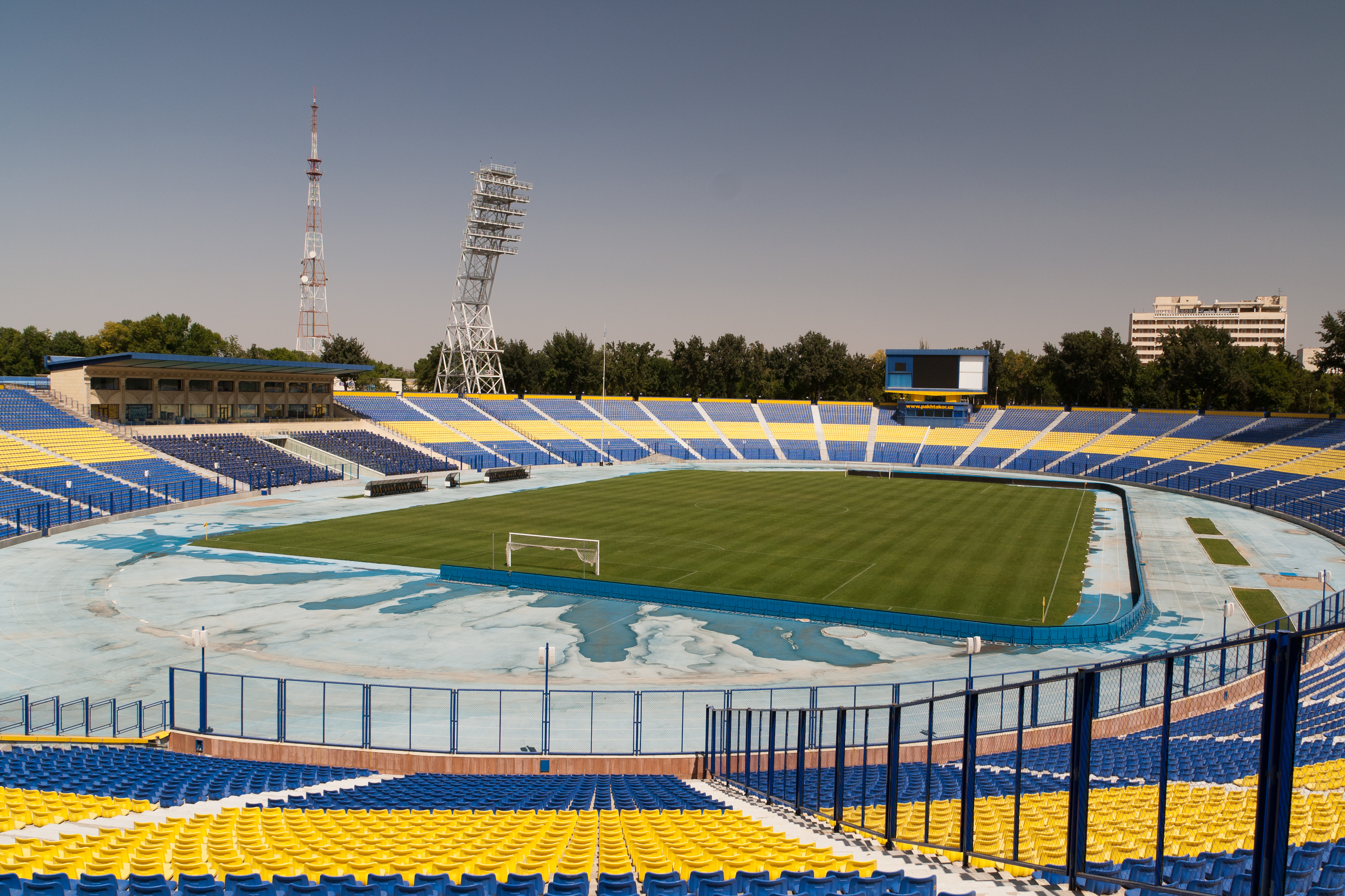 Usmanov invests $200m in football club 2 Pakhtakor Tashkent FK
