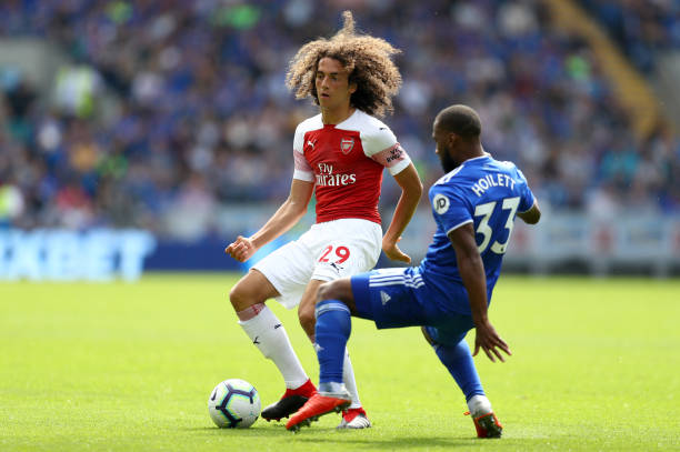 CARDIFF, WALES - SEPTEMBER 02: Matteo Guendouzi of Arsenal is faced by Junior Hoilett of Cardiff City during the Premier League match between Cardi...