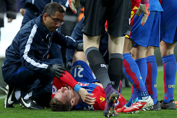 SWANSEA, WALES - NOVEMBER 26: Connor Wickham of Crystal Palace receives medical treatment before taken off during the Premier League match between Swansea City and Crystal Palace at Liberty Stadium on November 26, 2016 in Swansea, Wales. (Photo by Christopher Lee/Getty Images)