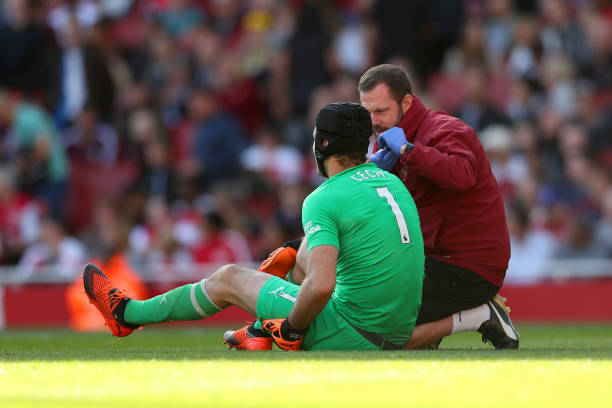 Arsenal 4th when it comes to hamstring injuries 2 LONDON, ENGLAND - SEPTEMBER 29: goalkeeper Petr Cech of Arsenal receives treatment prior to being substitued for an injury during the Premier League match between Arsenal FC and Watford FC at Emirates Stadium on September 29, 2018 in London, United Kingdom. (Photo by Catherine Ivill/Getty Images)