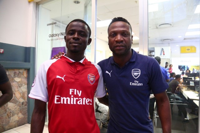 Lauren posing for photographs at an Arsenal coaching clinic in Lagos, Nigeria via CompleteSportsNigeria.com
