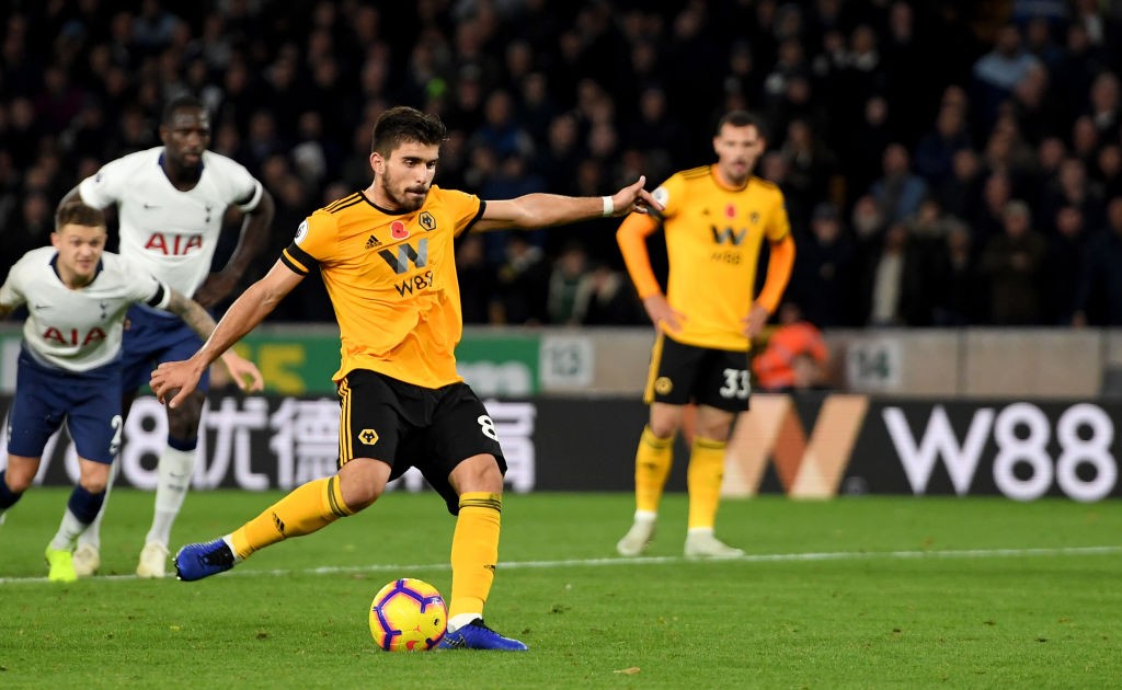 WOLVERHAMPTON, ENGLAND - NOVEMBER 03: Ruben Neves of Wolves scores from the penalty spot during the Premier League match between Wolverhampton Wand...