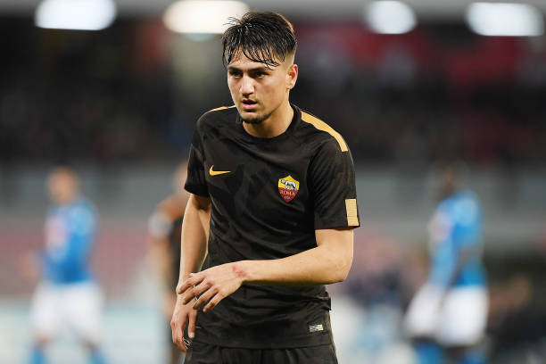 NAPLES, ITALY - MARCH 03: Cengiz Under of AS Roma in action during the serie A match between SSC Napoli and AS Roma - Serie A at Stadio San Paolo o...