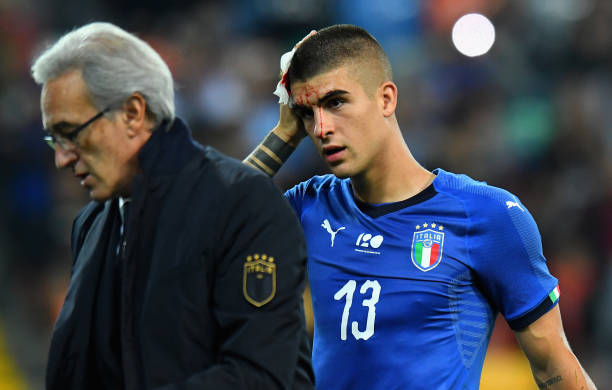 UDINE, ITALY - OCTOBER 11: Gianluca Mancini of Italy U21 leaves the field injured during the International Friendly match between Italy U21 and Bel...