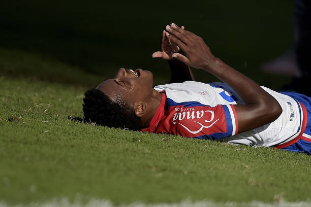 RIO DE JANEIRO, BRAZIL - OCTOBER 20: Ramires of Bahia reacts during the match between Botafogo and Bahia as part of Brasileirao Series A 2018 at Engenhao Stadium on October 20, 2018 in Rio de Janeiro, Brazil. (Photo by Alexandre Loureiro/Getty Images)
