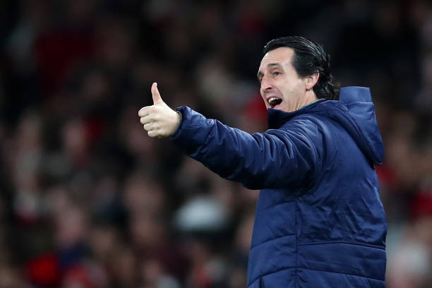LONDON, ENGLAND - NOVEMBER 08: Unai Emery, Manager of Arsenal gives a thumbs up during the UEFA Europa League Group E match between Arsenal and Spo...