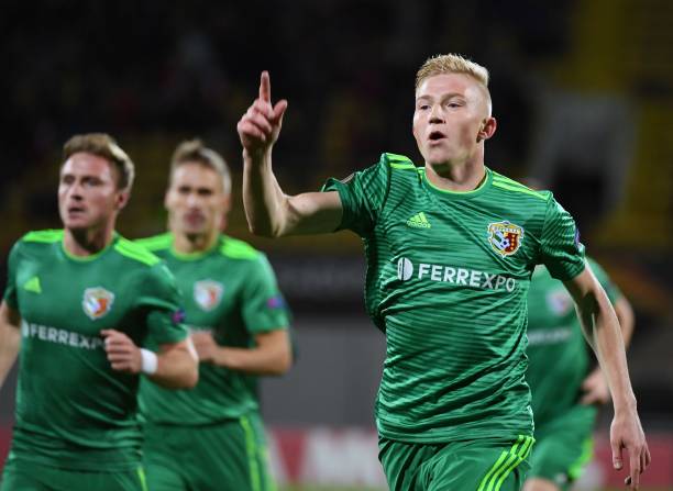 Vorskla's Ukrainian forward Vladyslav Kulach celebrates his scoring during the UEFA Europa League group E football match between Vorskla Poltava vs Sporting Lisbon at Vorskla stadium in Poltava on October 4, 2018. (Photo by SERGEI SUPINSKY / AFP) 