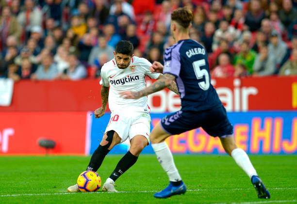 Sevilla's Argentinian midfielder Ever Banega (L) vies for the ball with Real Valladolid's Spanish defender Fernando Calero (R) during the Spanish l...