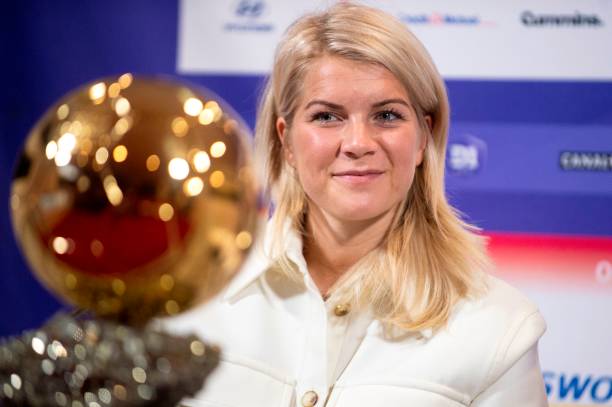Lyon's Norwegian forward Ada Hegerberg, winner of 2018 Women's Ballon d'Or award for best player of the year, poses with the trophy during a press conference with Lyon's President at the Groupama training center in Lyon, central eastern France, on December 4, 2018. - Awarded the Golden Ball on December 3, Hegerberg is the first woman who won the price. (Photo by ROMAIN LAFABREGUE / AFP)