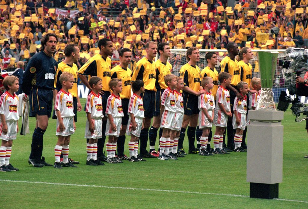 17 May 2000: Arsenal line up before the UEFA Cup final against Galatasaray at the Parken Stadium in Copenhagen, Denmark. The match finished 0-0 after extra-time, Galatasaray won 4-1 on penalties. \ Mandatory Credit: Phil Cole /Allsport