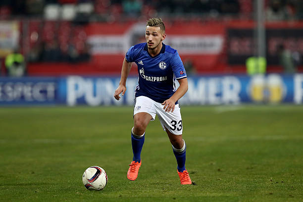 SALZBURG, AUSTRIA - DECEMBER 08: Donis Avdijaj of Schalke runs with the ball during the UEFA Europa League match between FC Salzburg and FC Schalke 04 at Red Bull Arena on December 8, 2016 in Salzburg, Austria. (Photo by Alexander Hassenstein/Bongarts/Getty Images)