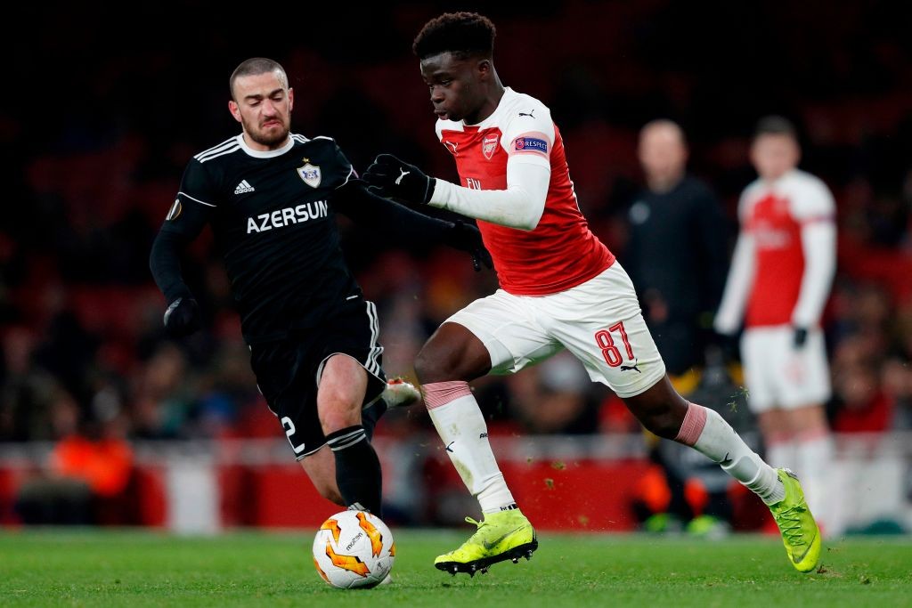 Qarabag's Azerbaijan defender Gara Garayev (L) vies with Arsenal's English striker Bukayo Saka during their UEFA Europa league Group E football mat...