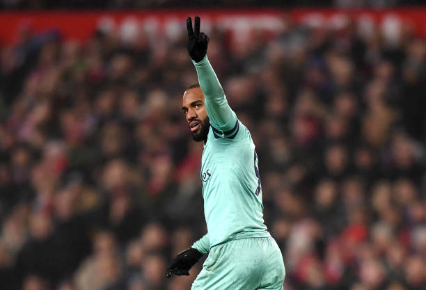 alexandre lacazette v manchester united 2