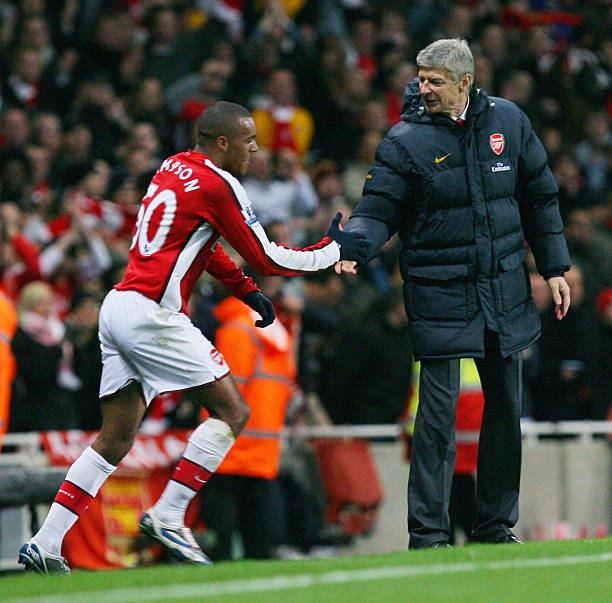 Jay Simpson returns to London looking for a club 2 Arsenal's French Manager Arsene Wenger (R) congratulates Arsenal's Jay Simpson after he scored against Wigan during the Carling Cup football at the Emirates Stadium in London on November 11, 2008. AFP PHOTO/Carl de Souza