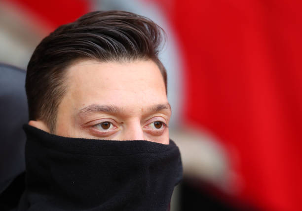 Fortnite and snoods: Misguided Arsenal fans invent bizarre ways to slate Mesut Özil 2 SOUTHAMPTON, ENGLAND - DECEMBER 16: Mesut Ozil of Arsenal on the bench during the Premier League match between Southampton FC and Arsenal FC at St Mary's Stadium on December 16, 2018 in Southampton, United Kingdom. (Photo by Catherine Ivill/Getty Images)