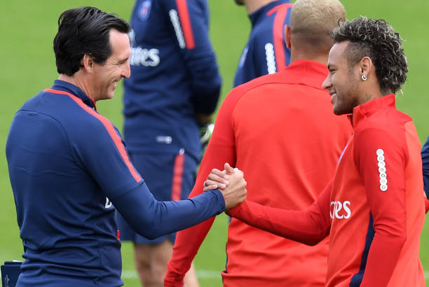 Ray Parlour explains Unai Emery’ problem with Mesut Ozil 4 Paris Saint-Germain's Brazilian forward Neymar (R) shakes hands with Paris Saint-Germain's Spanish head coach Unai Emery (L) during a training session at the Camp des Loges in Saint-Germain-en-Laye, near Paris, on August 11, 2017. / AFP PHOTO / ALAIN JOCARD