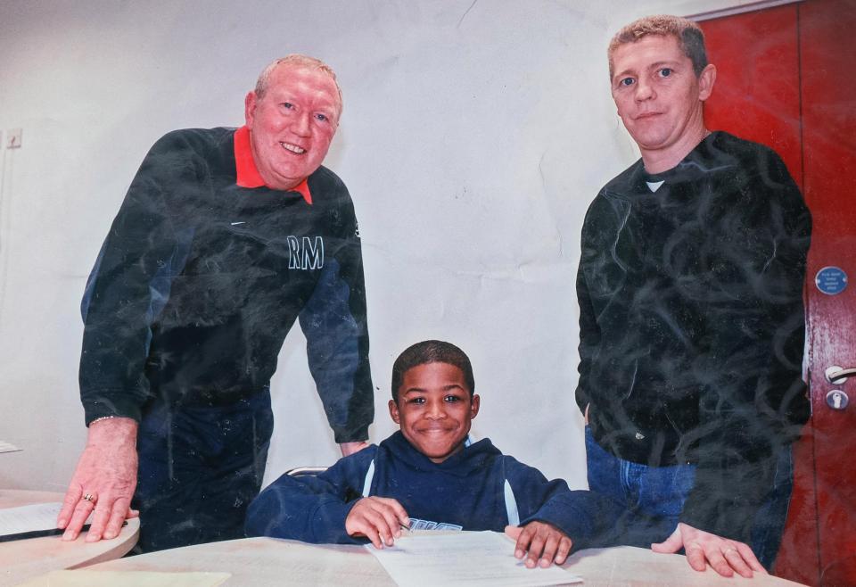 Ainsley Maitland-Niles talks about his love for Arsenal and how he joined the club 3 Ainsley Maitland-Niles signing his first Arsenal deal