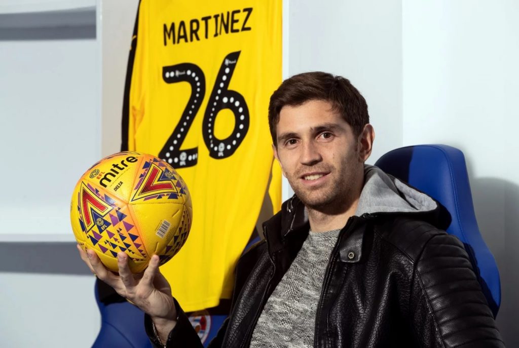 Emi Martinez joins Reading and Daniel Barden signs for Norwich City 2 Emi Martinez signs for Reading on loan until the end of the 2018/19 season via ReadingFC.co.uk
