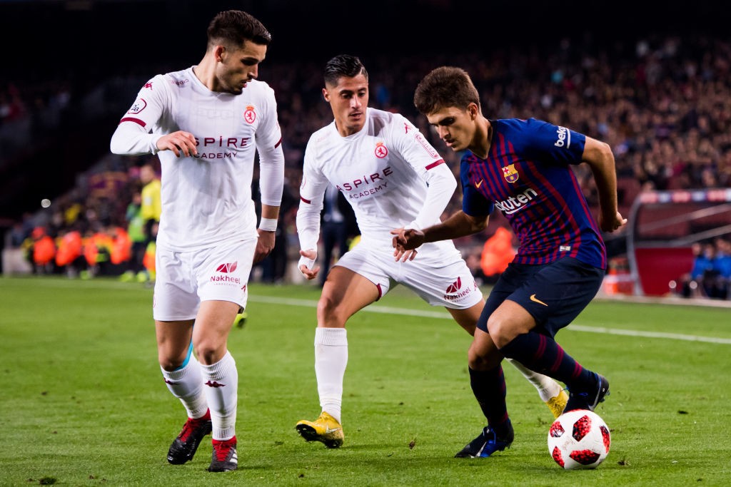 BARCELONA, SPAIN - DECEMBER 05: Denis Suarez of FC Barcelona controls the ball under pressure from Jose Alonso (L) and Hugo Rodriguez (C) of Cultur...