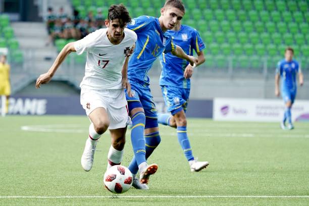 Trincao Francisco of Portugal (L) and Kyrylo Dryshliuk of Ukraine vie for the ball during the football 2018 UEFA European Under-19 Championship semifinal match Ukraine vs Portugal in Vaasa, Finland on July 26, 2018. (Photo by Timo Aalto / Lehtikuva / AFP) / Finland OUT