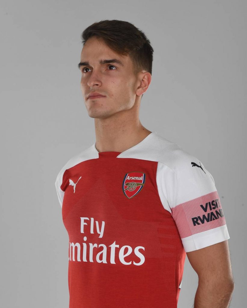 How much is the option to buy in Denis Suarez's Arsenal loan deal? 2 Denis Suarez after completing his move to North London via Arsenal.com