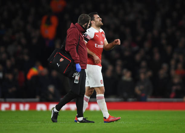 David Ornstein: Arsenal looked into recalling Calum Chambers in January 4 LONDON, ENGLAND - JANUARY 25: An injured Sokratis Papastathopoulos of Arsenal is given assistance during the FA Cup Fourth Round match between Arsenal and Manchester United at Emirates Stadium on January 25, 2019 in London, United Kingdom. (Photo by Mike Hewitt/Getty Images)