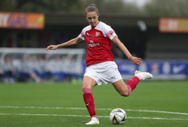 KINGSTON UPON THAMES, ENGLAND - OCTOBER 14: Vivianne Miedema of Arsenal shoots and scores her team's second goal during the FA WSL match between Ch...