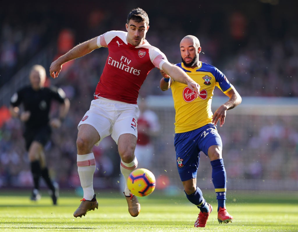 LONDON, ENGLAND - FEBRUARY 24: Sokratis Papastathopoulos of Arsenal battles for possession with Nathan Redmond of Southampton during the Premier Le...