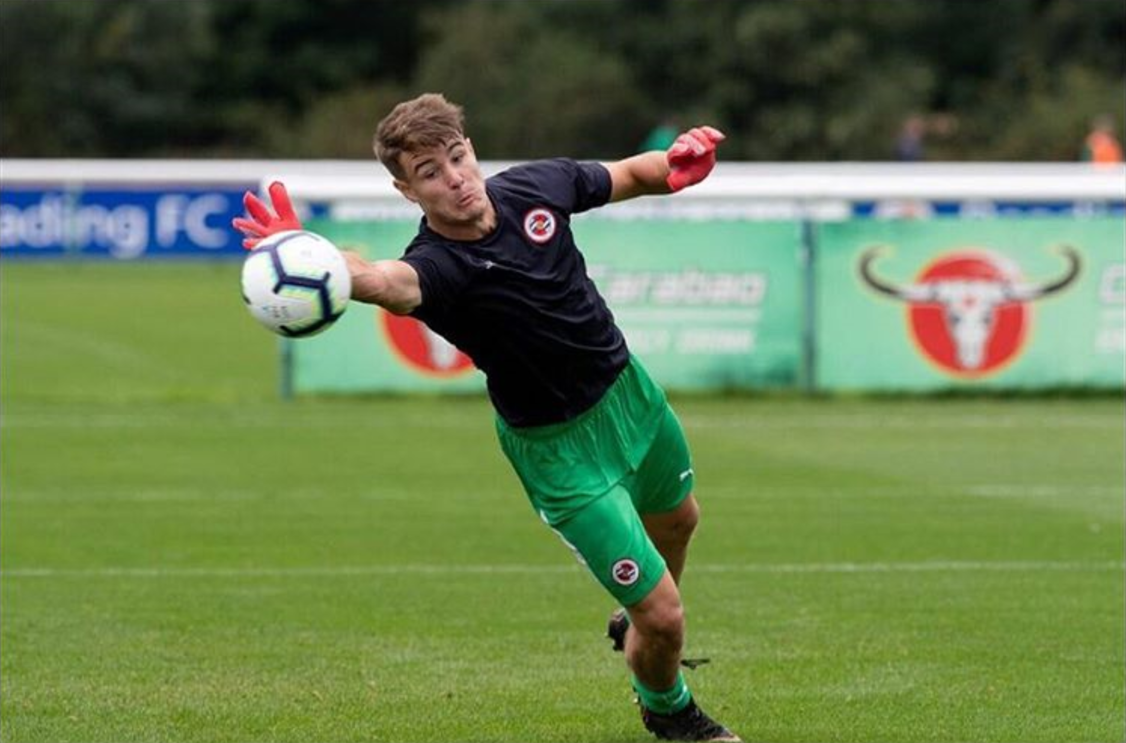 James Hillson with Reading FC (Photo via Instagram / JamesHillson_)