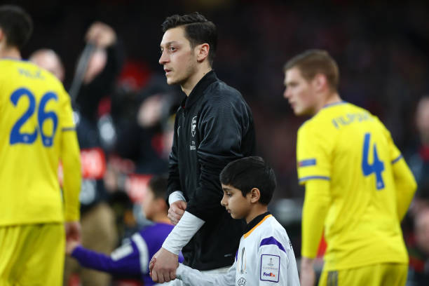 13 players named to leave Arsenal, how many did? 12 LONDON, ENGLAND - FEBRUARY 21: Mesut Ozil of Arsenal walks onto the pitch prior to the UEFA Europa League Round of 32 Second Leg match between Arsenal and BATE Borisov at Emirates Stadium on February 21, 2019 in London, United Kingdom. (Photo by Clive Rose/Getty Images)