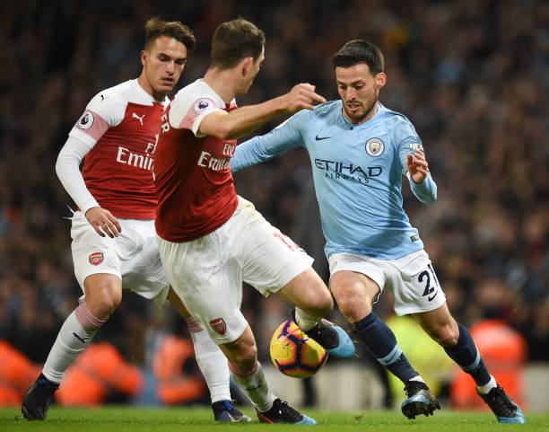 Stephan Lichtsteiner: If it suits both sides, I'll stay here 2 Manchester City's Spanish midfielder David Silva (R) takes on Arsenal's Swiss defender Stephan Lichtsteiner (C) during the English Premier League football match between Manchester City and Arsenal at the Etihad Stadium in Manchester, north west England, on February 3, 2019. (Photo by Oli SCARFF / AFP)