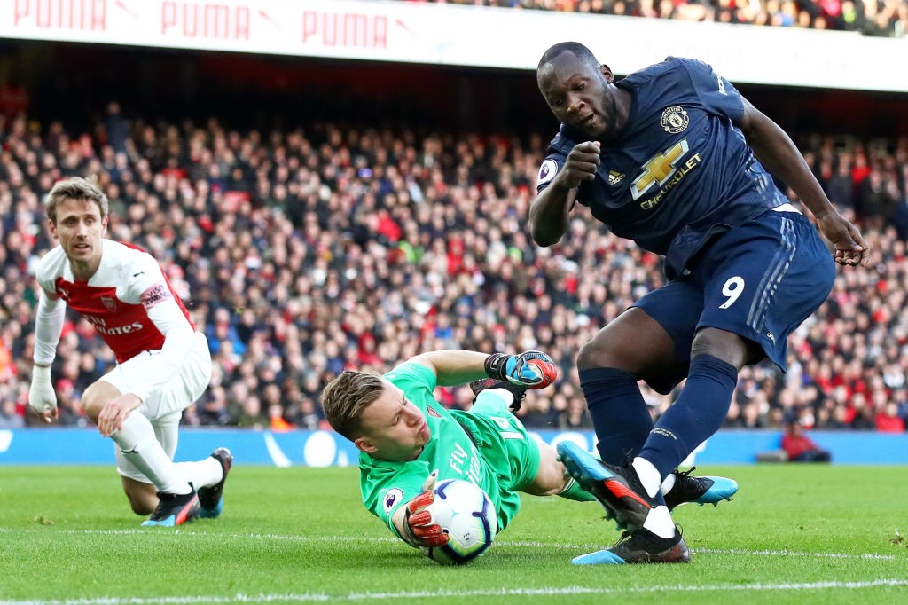 LONDON, ENGLAND - MARCH 10: Bernd Leno of Arsenal reaches for the ball as Romelu Lukaku of Manchester United shoots during the Premier League match...