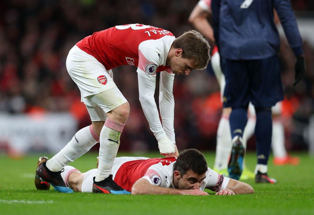 Greek media: Sokratis Papastathopoulos suffering from ankle swelling 2 LONDON, ENGLAND - MARCH 10: Nacho Monreal and Sokratis Papastathopoulos of Arsenal during the Premier League match between Arsenal FC and Manchester United at Emirates Stadium on March 10, 2019 in London, United Kingdom. (Photo by Catherine Ivill/Getty Images)