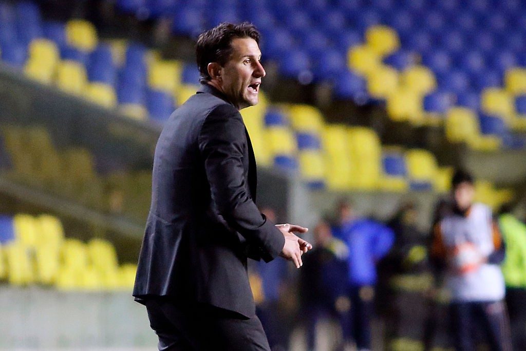 The coach of Bolivia's Bolivar, Benat San Jose, gestures during their Copa Sudamericana football match against Universidad de Concepcion in Concepcion, Chile, on August 10, 2016. / AFP / Photosport Chile / Alejandro Zonez / Getty Images