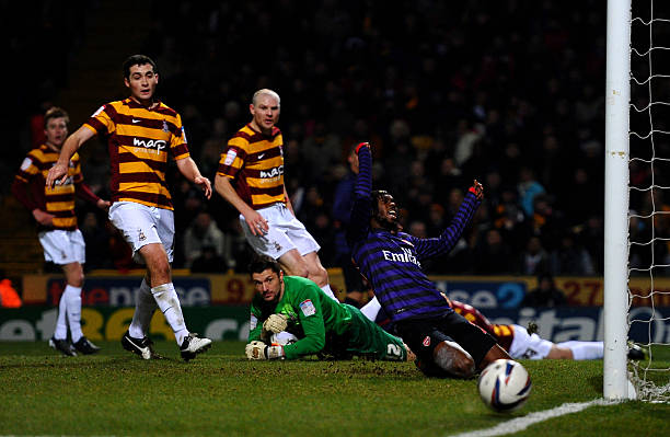 12 programmes: Arsenal on TV - 19 March 2019 7 BRADFORD, ENGLAND - DECEMBER 11: Gervinho of Arsenal reacts after missing a chance on goal during the Capital One Cup quarter final match between Bradford City and Arsenal at the Coral Windows Stadium, Valley Parade on December 11, 2012 in Bradford, England. (Photo by Laurence Griffiths/Getty Images)