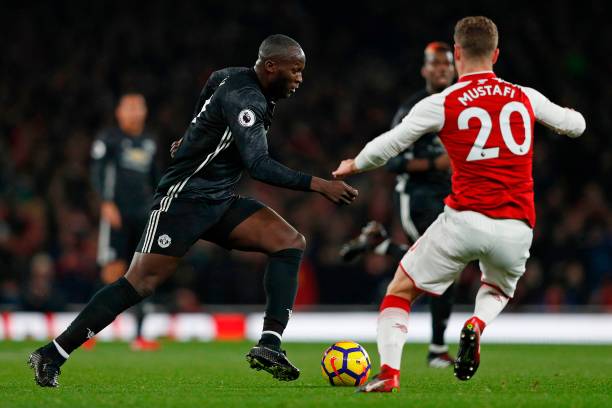 Arsenal's German defender Shkodran Mustafi (R) vies with Manchester United's Belgian striker Romelu Lukaku during the English Premier League footba...