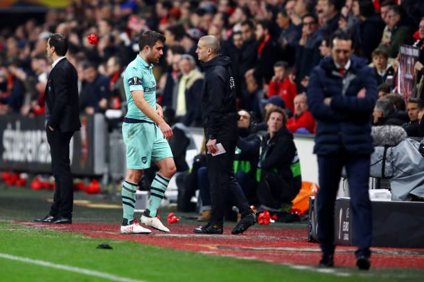 RENNES, FRANCE - MARCH 07:  Sokratis Papastathopoulos of Arsenal leaves the pitch after receiving a red card as his manager Unai Emery looks away during the UEFA Europa League Round of 16 First Leg match between Stade Rennais and Arsenal at Roazhon Park on March 07, 2019 in Rennes, France. (Photo by Julian Finney/Getty Images)