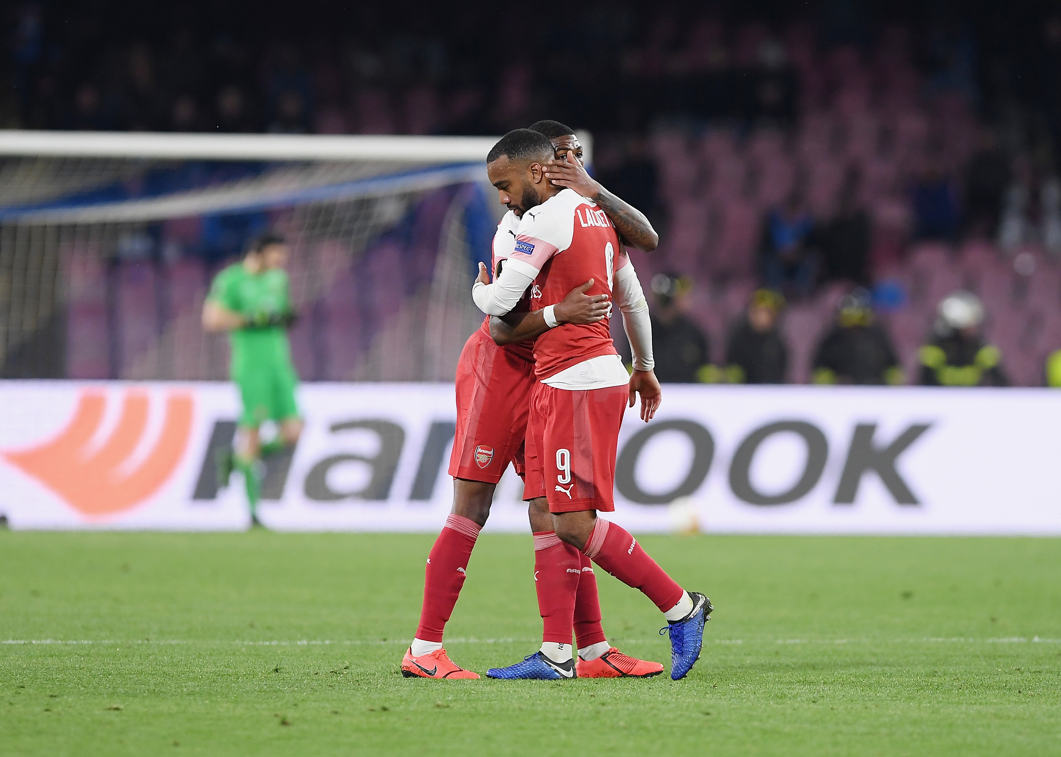 Alexandre Lacazette hugs Ainsley Maitland-Niles of Arsenal during the UEFA Europa League Quarter Final Second Leg match between S.S.C. Napoli and A...