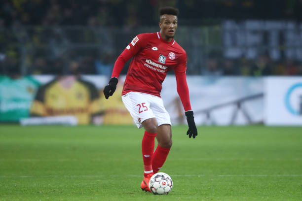 €31m bid rejected: Arsenal return for Jean-Philippe Gbamin 2 DORTMUND, GERMANY - APRIL 13: Jean-Philippe Gbamin of Mainz controls the ball during the Bundesliga match between Borussia Dortmund and 1. FSV Mainz 05 at Signal Iduna Park on April 13, 2019 in Dortmund, Germany. (Photo by Alex Grimm/Bongarts/Getty Images)