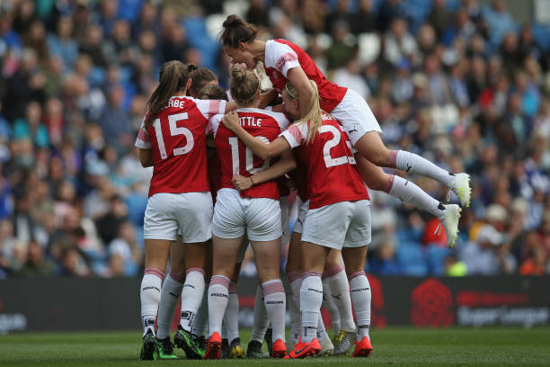 BRIGHTON, ENGLAND - APRIL 28: The Arsenal Women players celebrate Vivianne Miedema's opening goal during the WSL match between Brighton and Hove Al...
