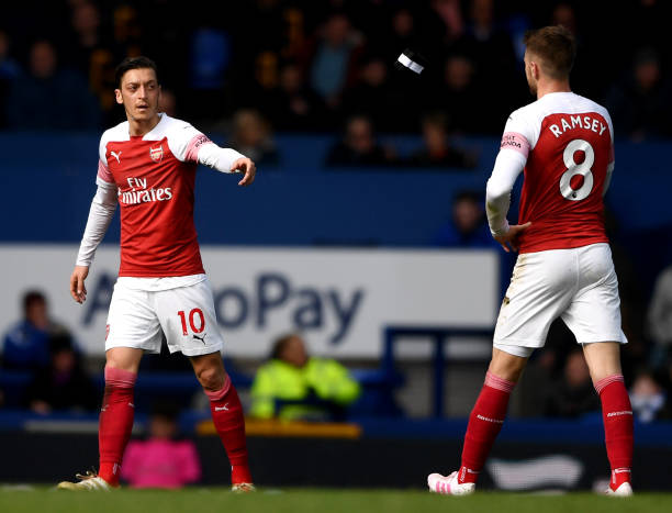 He was worse than you think: Brutal Arsenal player ratings after Everton defeat 6 LIVERPOOL, ENGLAND - APRIL 07: Mesut Ozil of Arsenal (L) throws the Captains arm band to Aaron Ramsey of Arsenal during the Premier League match between Everton FC and Arsenal FC at Goodison Park on April 07, 2019 in Liverpool, United Kingdom. (Photo by Stu Forster/Getty Images)