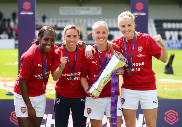 BOREHAMWOOD, ENGLAND - MAY 11: Danielle Carter, Jordan Nobbs, Beth Mead and Leah Williamson of Arsenal celebrate with the trophy after the WSL matc...